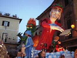 Solofra - Arriva il Carnevale tra gruppi folk e carri allegorici 