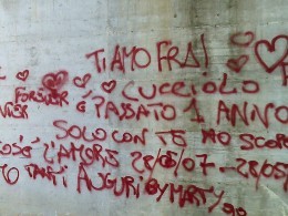 Treviso Tappezza La Strada Di Ti Amo Lei Lo Denuncia Irpinianews It