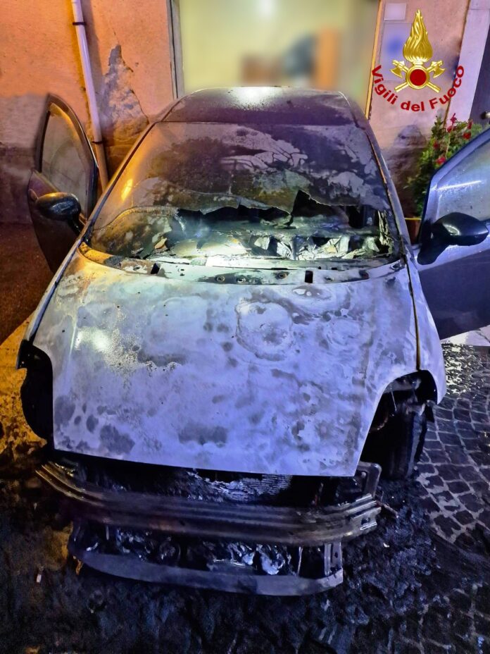 Auto_incendiata_Serino