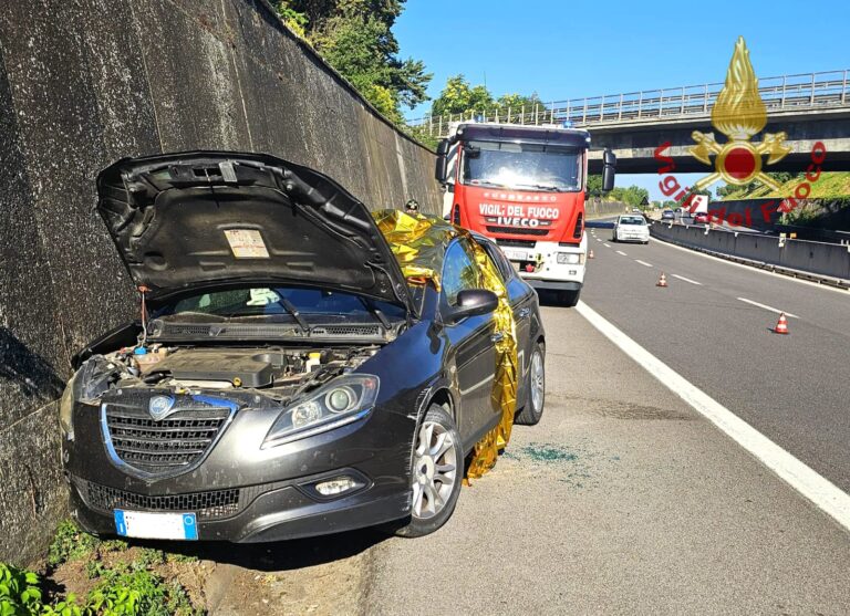 Intervento dei Vigili del Fuoco sulla A16: automobilista deceduto per probabile malore