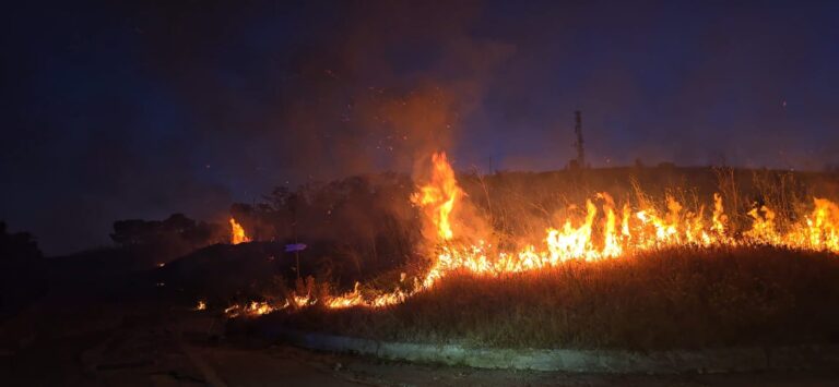 Fiamme sulla collina del Castello,  Ad Avella caschi rossi in azione