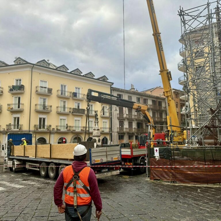 Lavori Dogana, la struttura portante è arrivata a Piazza Amendola