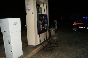 furto-distributore-benzina-montemiletto-3.jpg