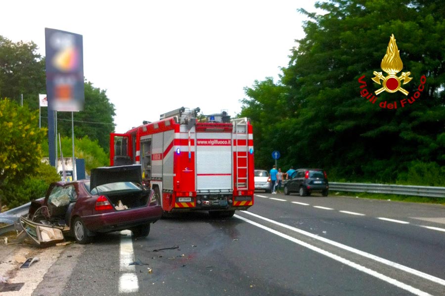 L'incidente. (foto VvF Avellino)